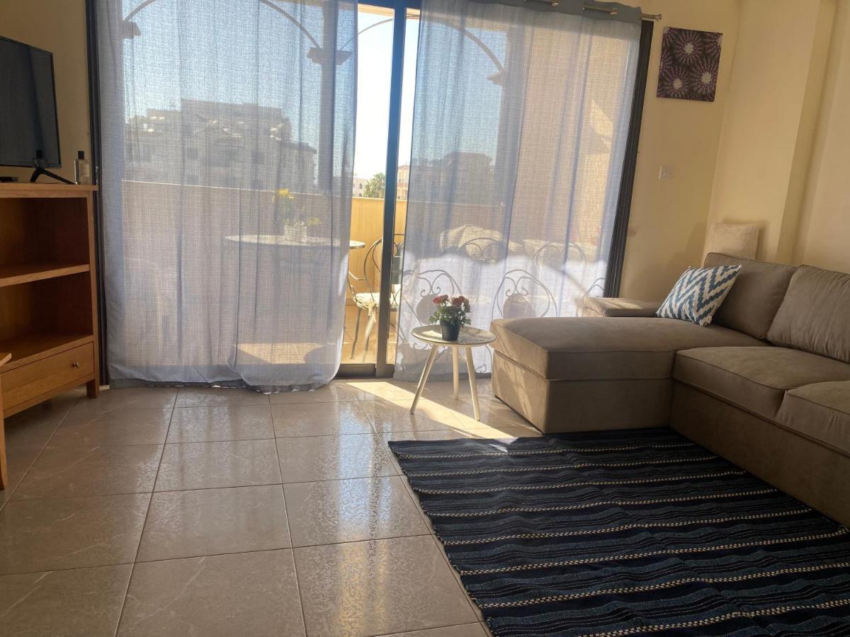 Queens Garden Walking Distance To The Beach Paphos Bagian luar foto