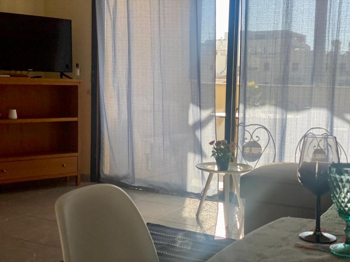 Queens Garden Walking Distance To The Beach Paphos Bagian luar foto
